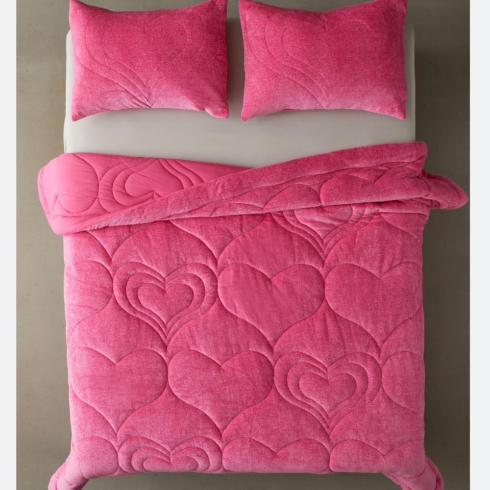 Urban Outfitters Velvet Heart Puff Velour Duvet